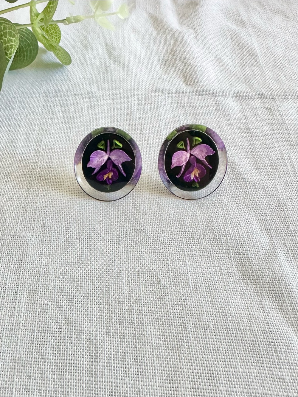 Vintage midcentury reverse-carved Lucite purple earrings